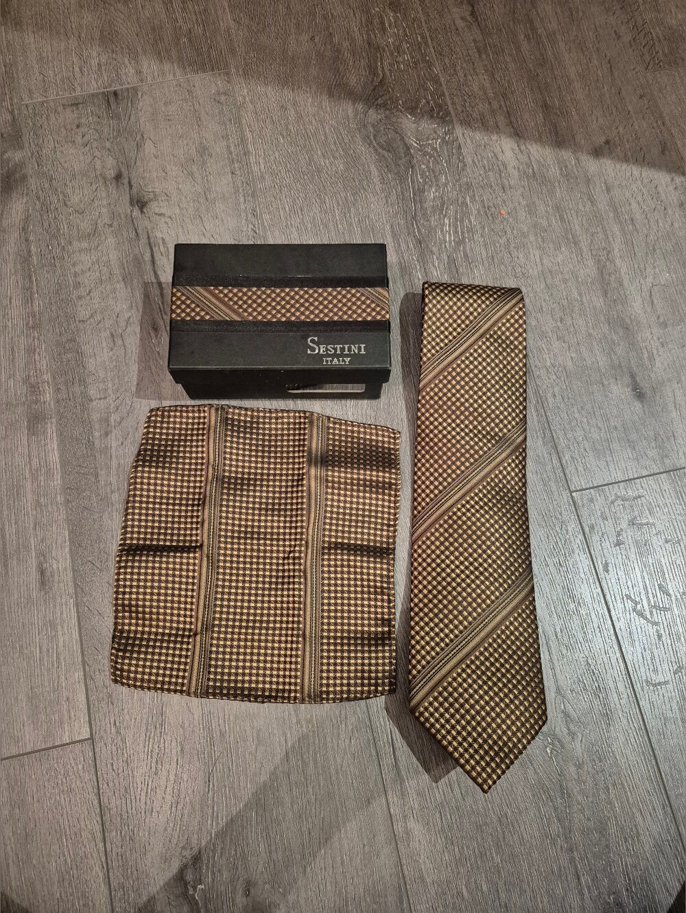 Men's Brown Patterned Tie and Pocket Square Set New